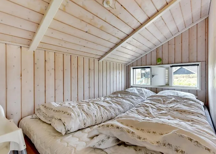 Domna - 800m From The Sea By Interhome