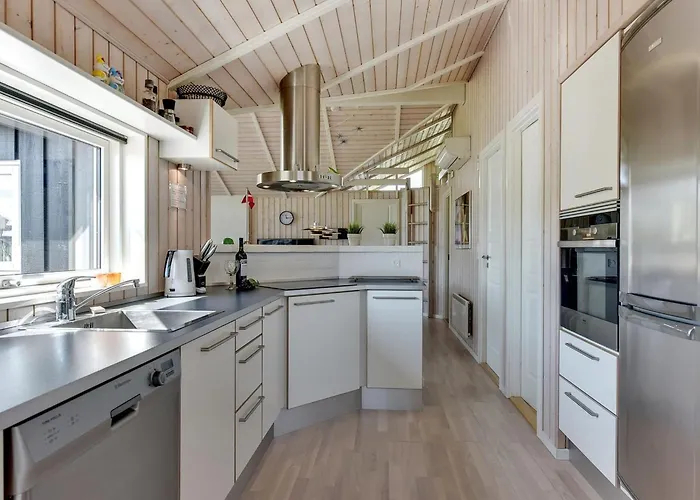 Domna - 800m From The Sea By Interhome